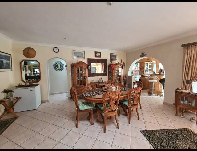 4 BEDROOM TOWNHOUSE FOR SALE IN SHELLY BEACH